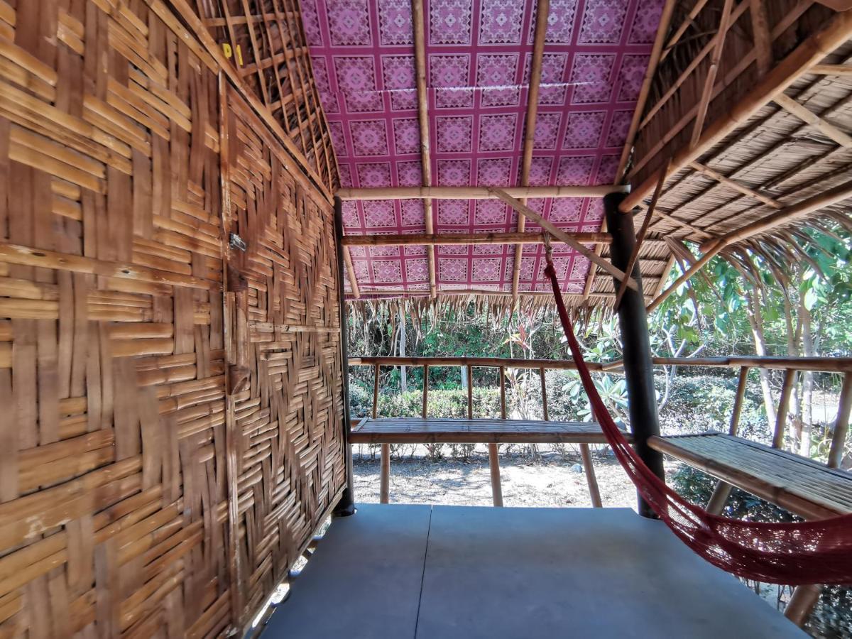 Phuhaya Bamboo Bungalows Ko Lanta Esterno foto