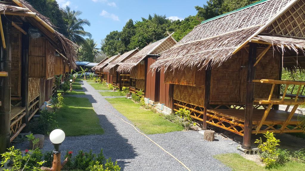 Phuhaya Bamboo Bungalows Ko Lanta Esterno foto