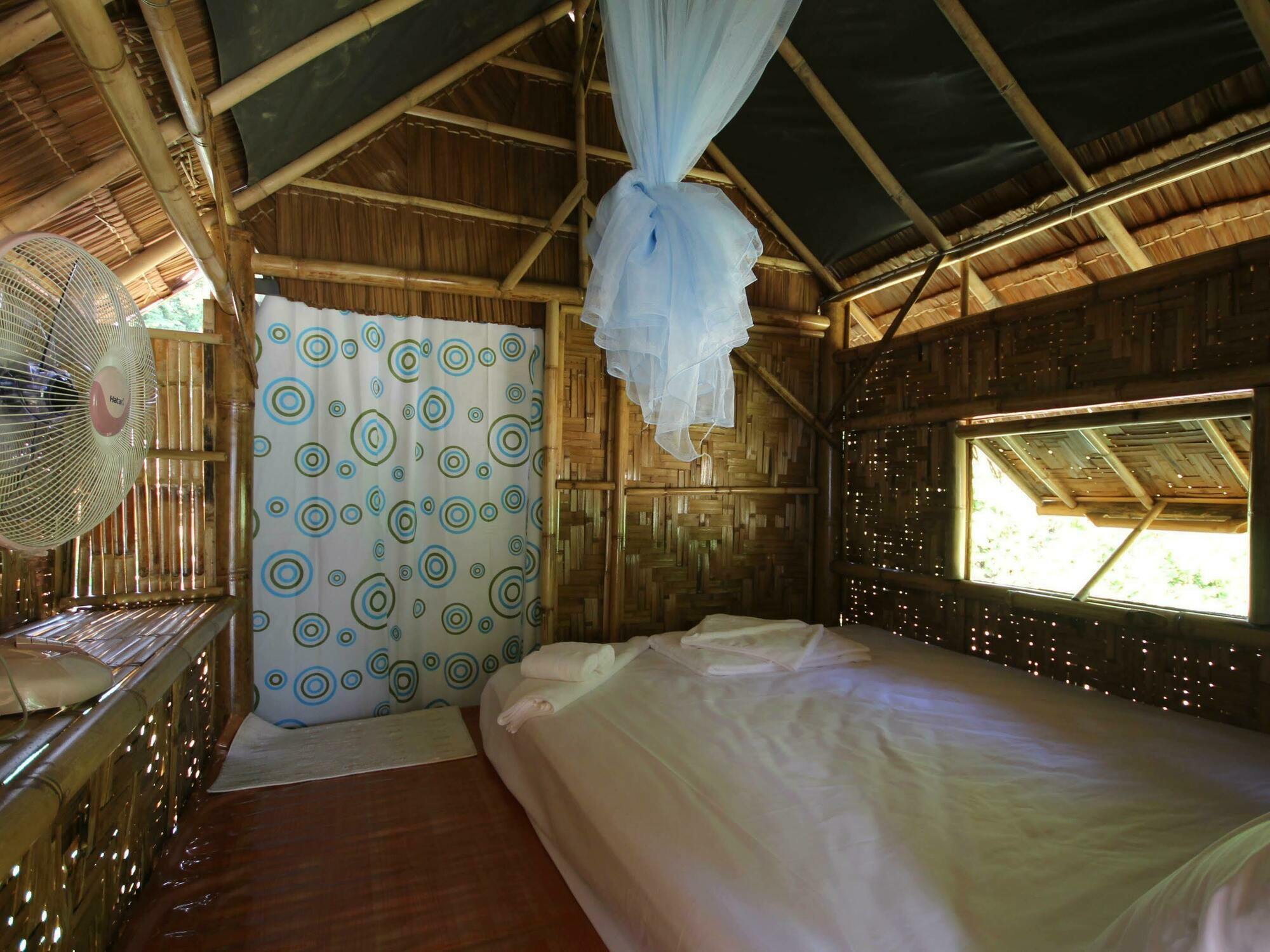 Phuhaya Bamboo Bungalows Ko Lanta Esterno foto