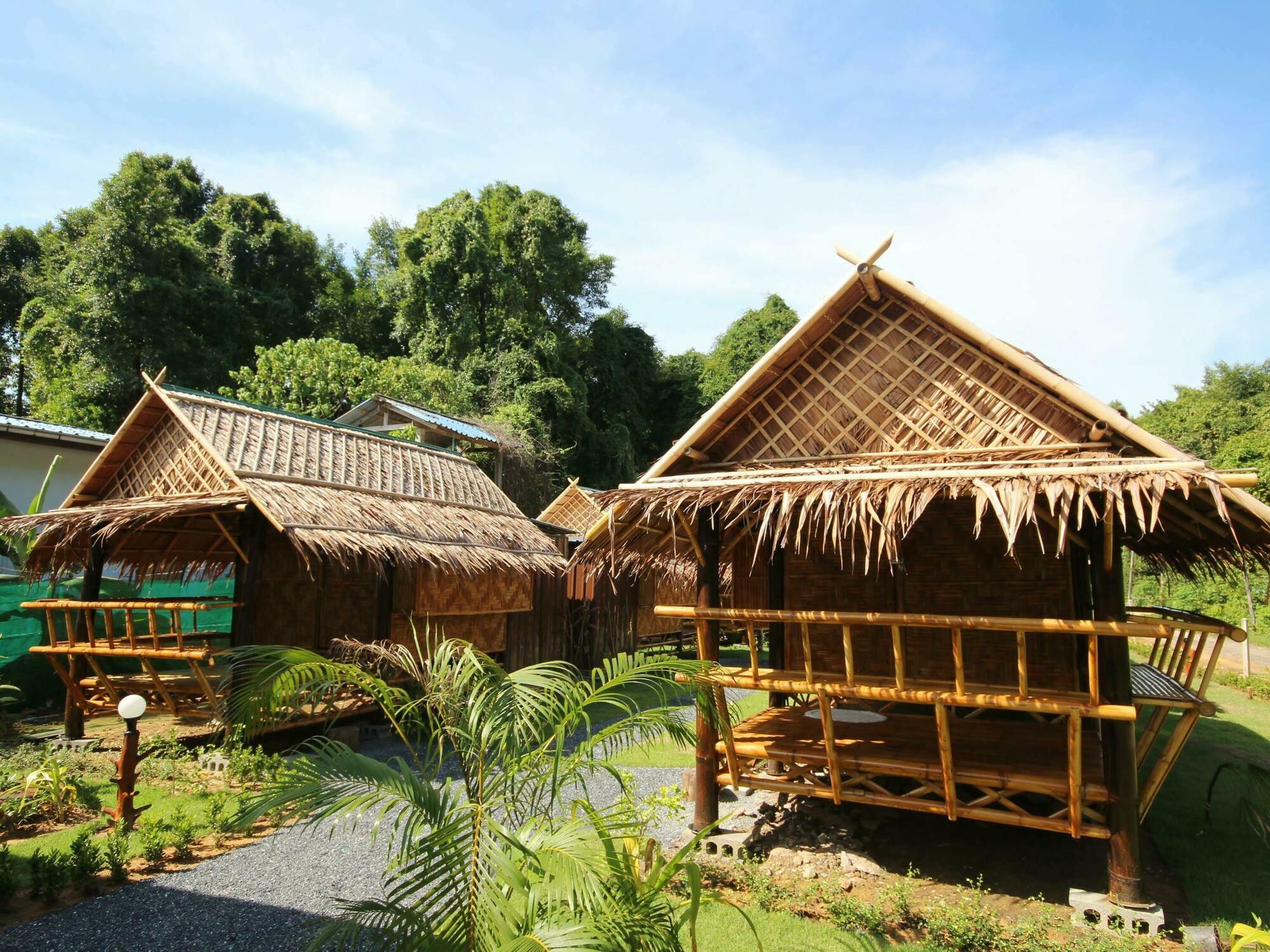 Phuhaya Bamboo Bungalows Ko Lanta Esterno foto