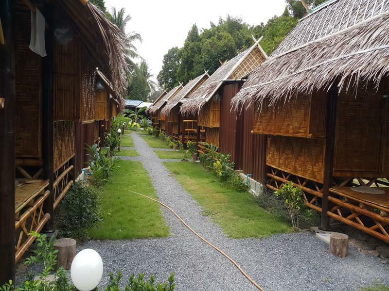 Phuhaya Bamboo Bungalows Ko Lanta Esterno foto